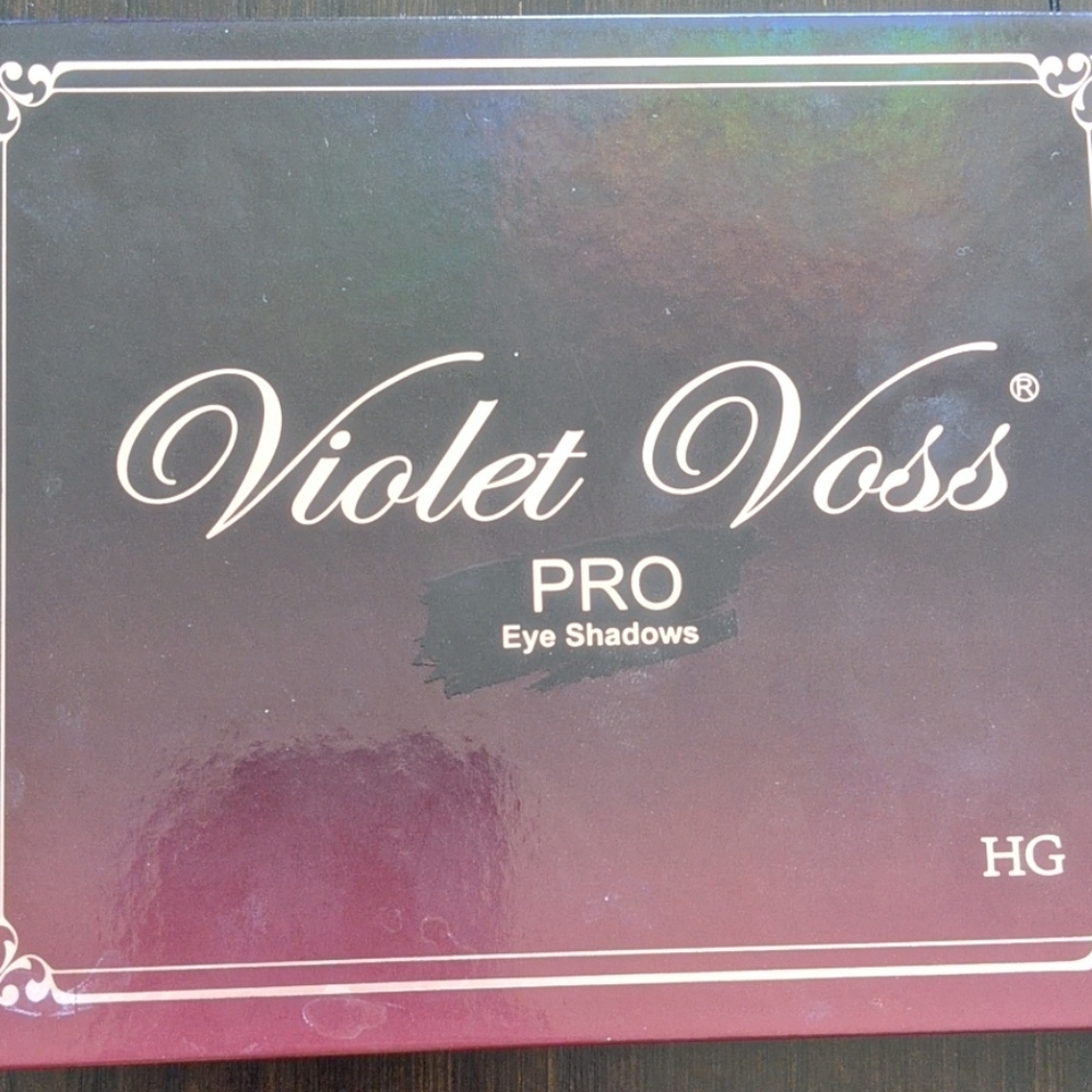 Violet voss eyeshadow pallette